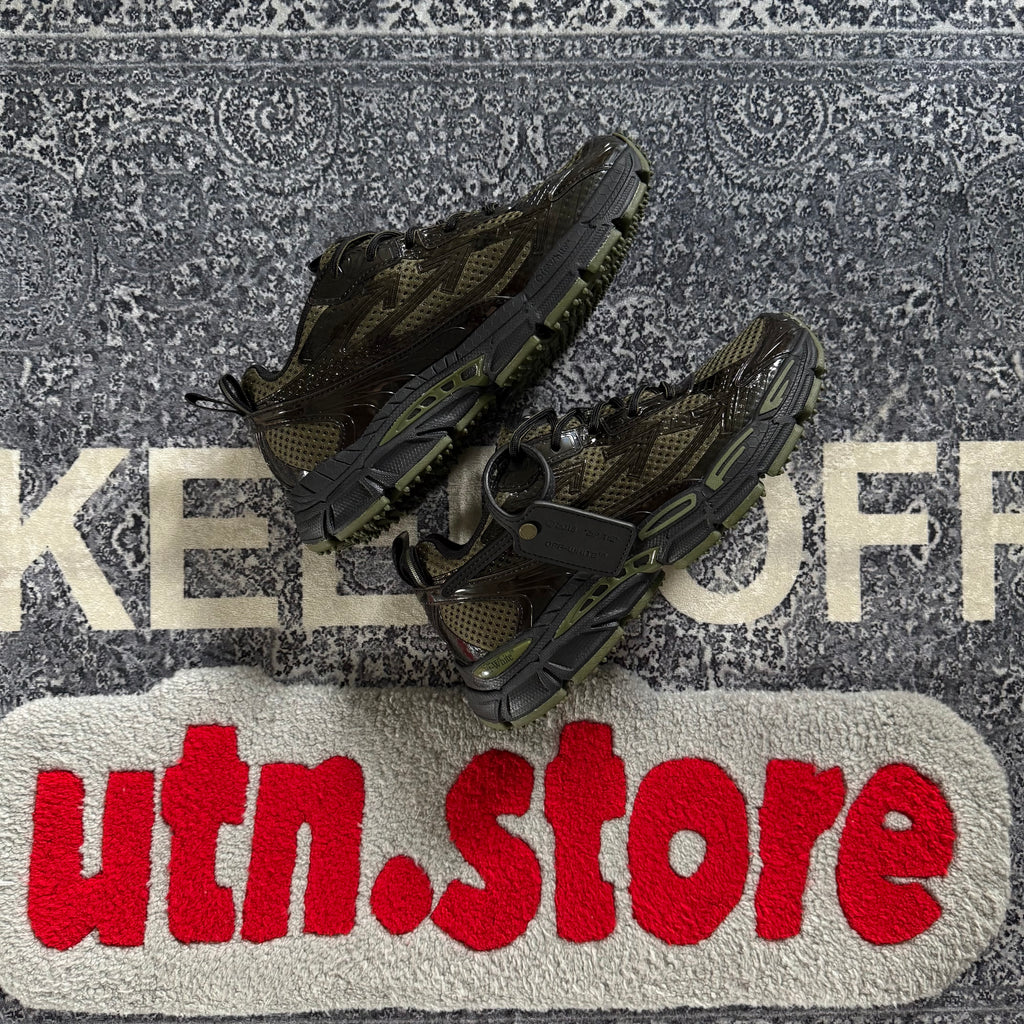 Off-white “be right back”