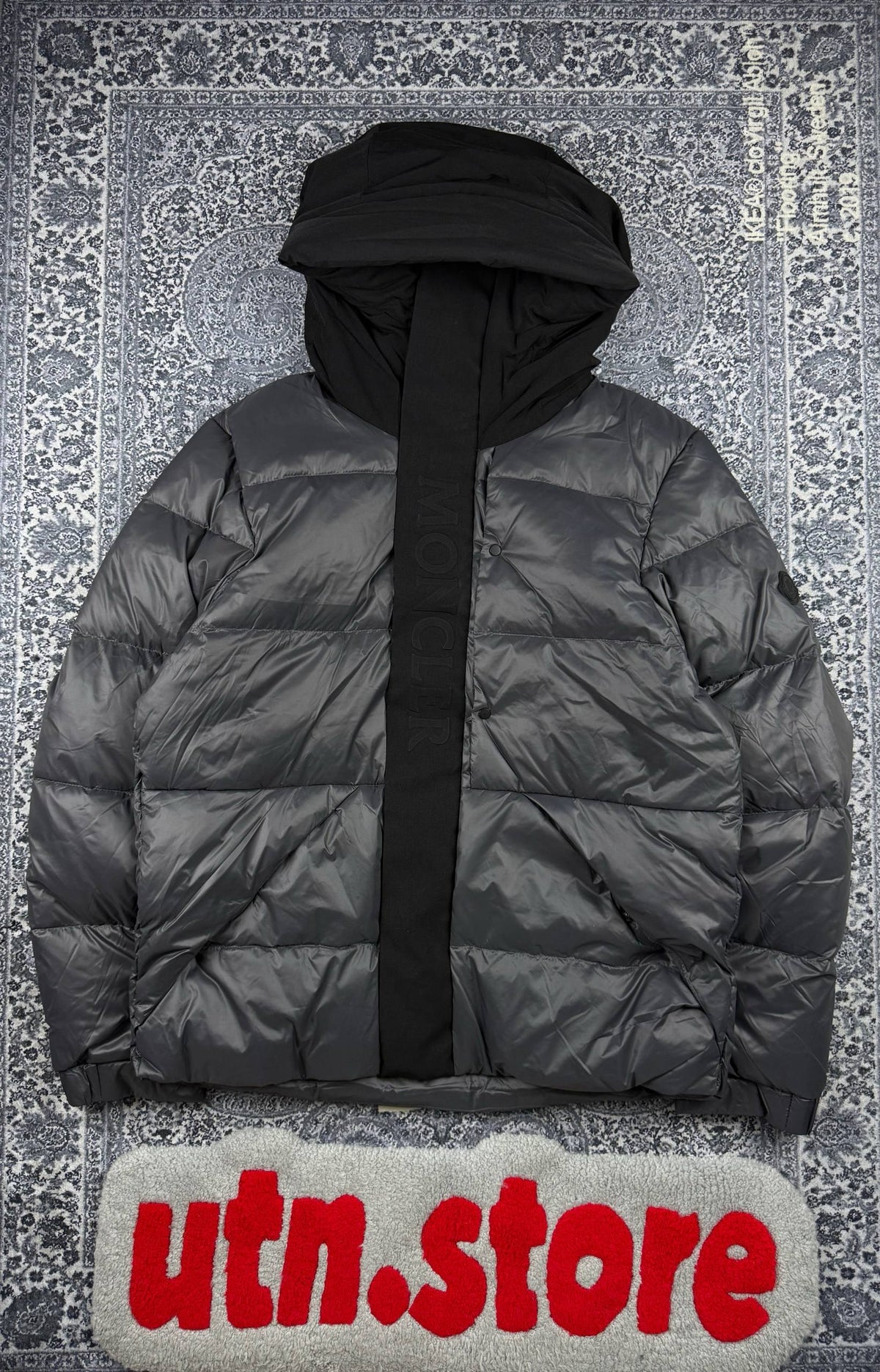 Куртка Moncler Madeira Hooded Short Down Jacket