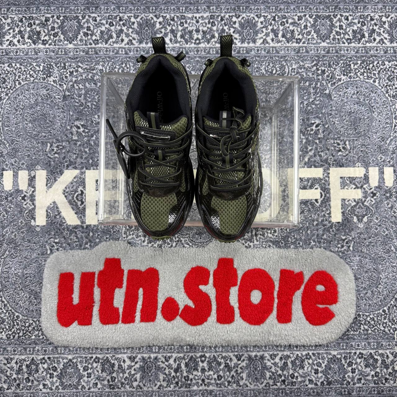 Off-White "be right back"