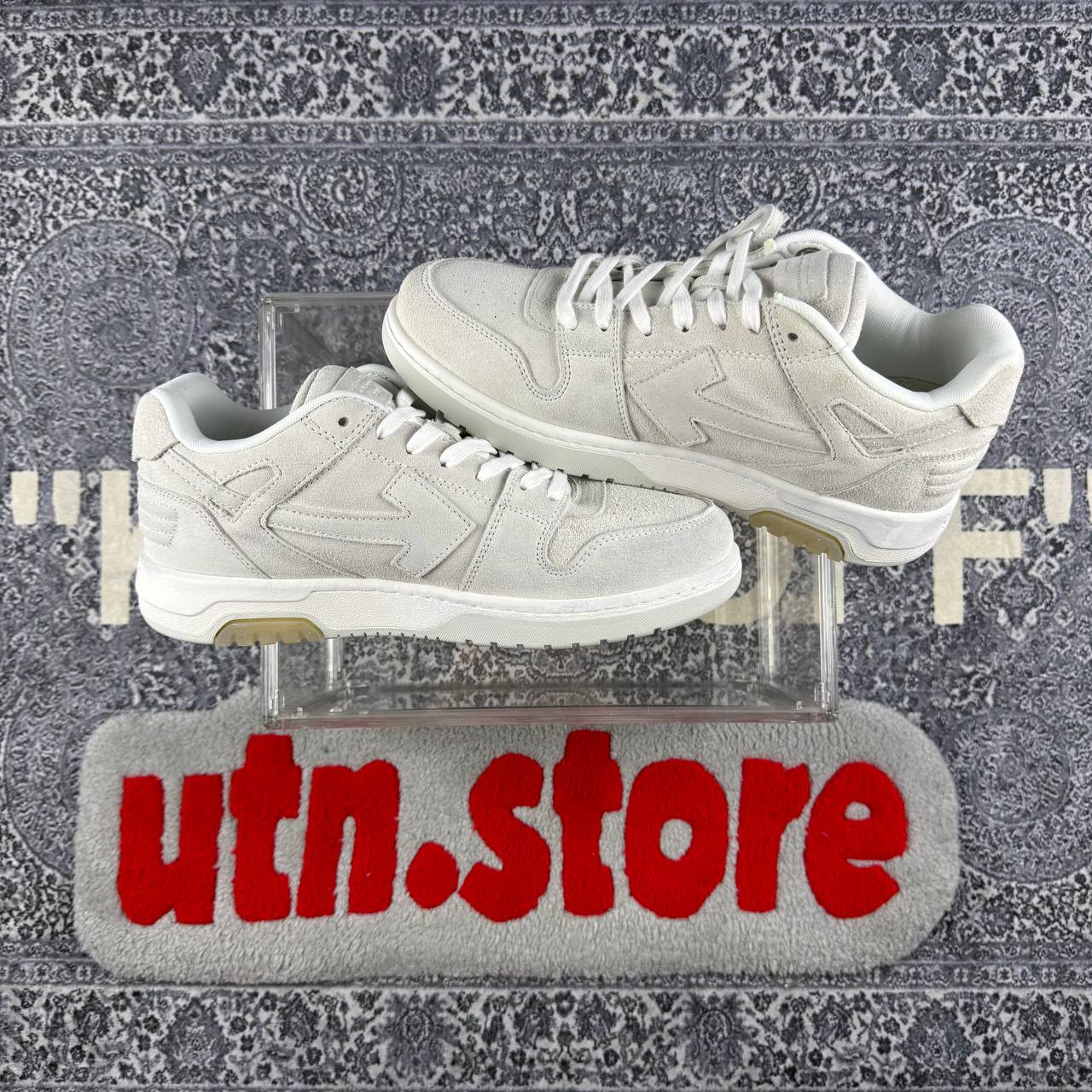 Off-White out of office