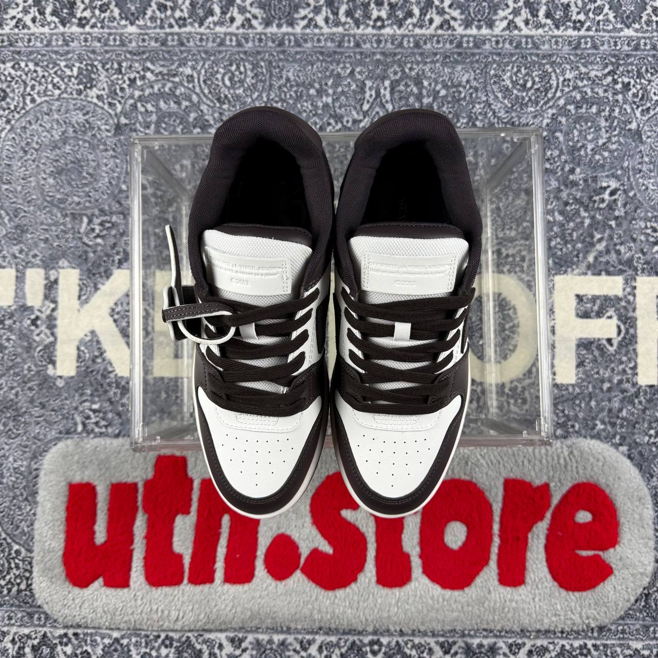 Off-White out of office