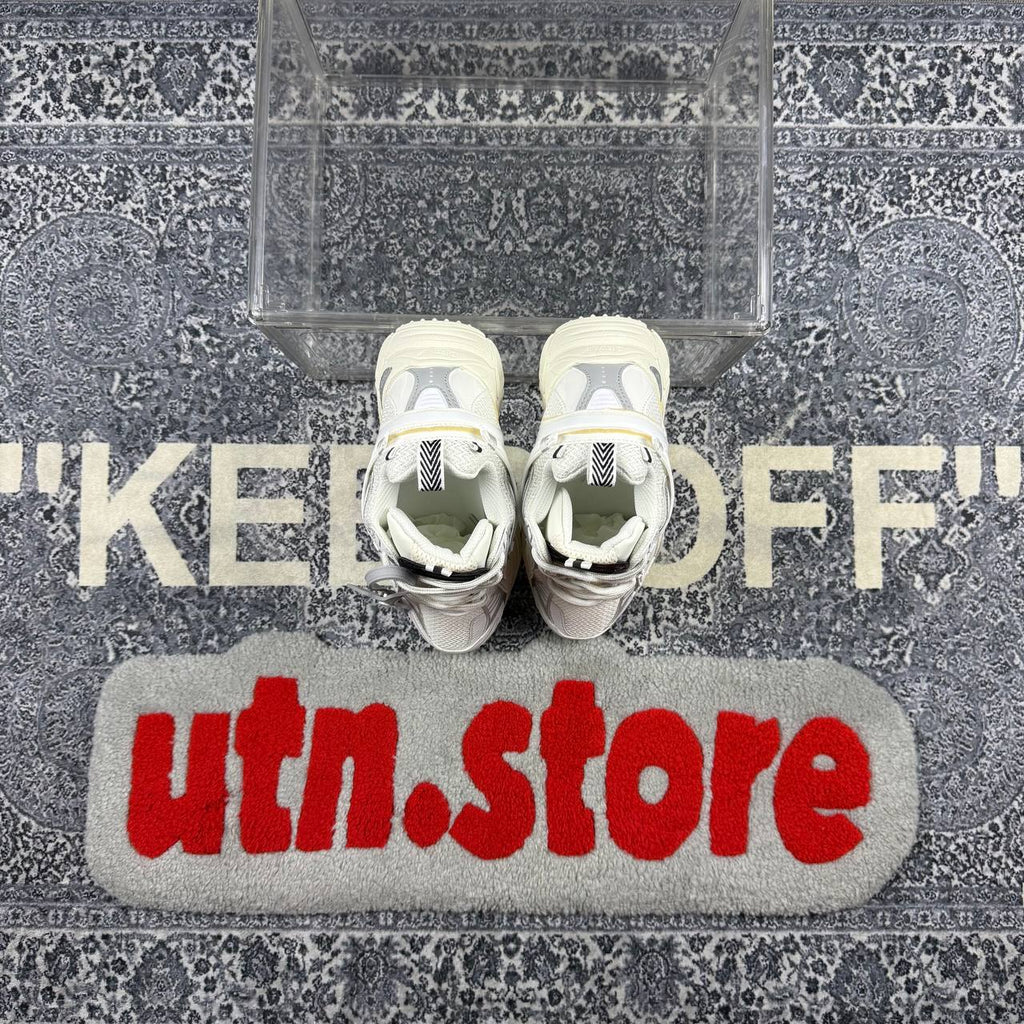 Off-White "be right back"