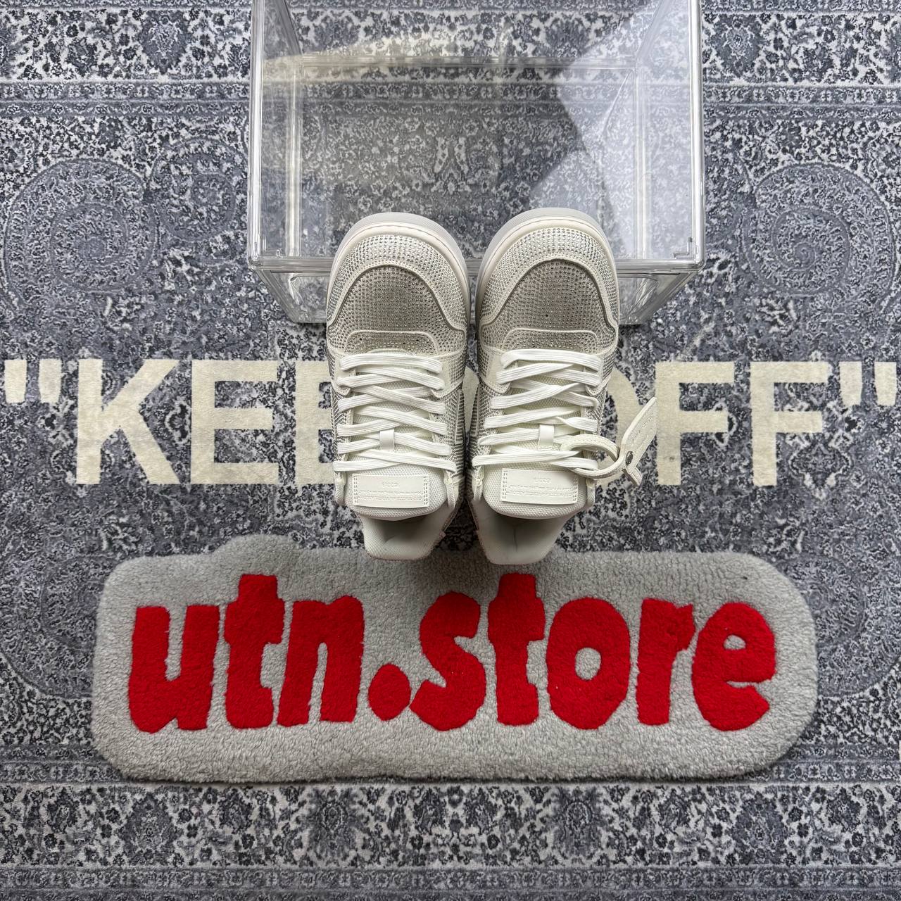 Off-White out of office