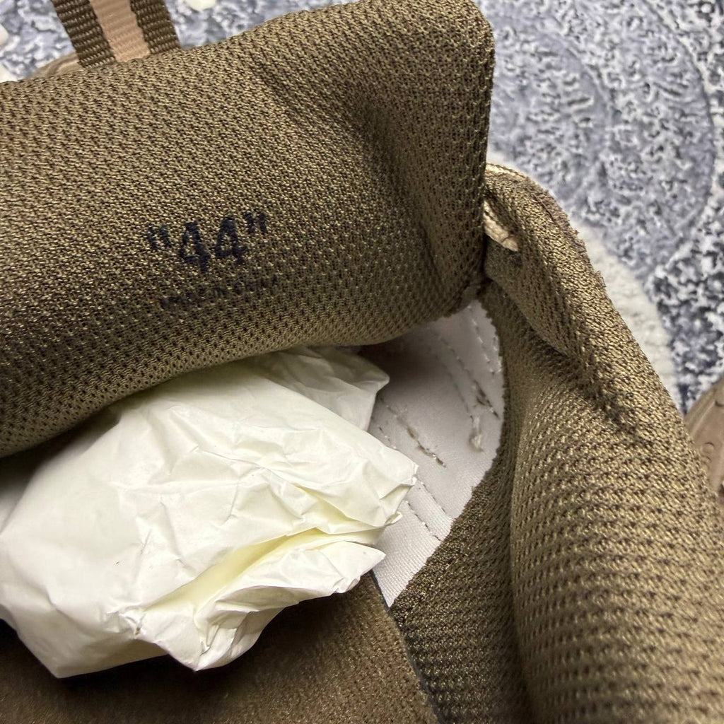 Off-White "be right back"