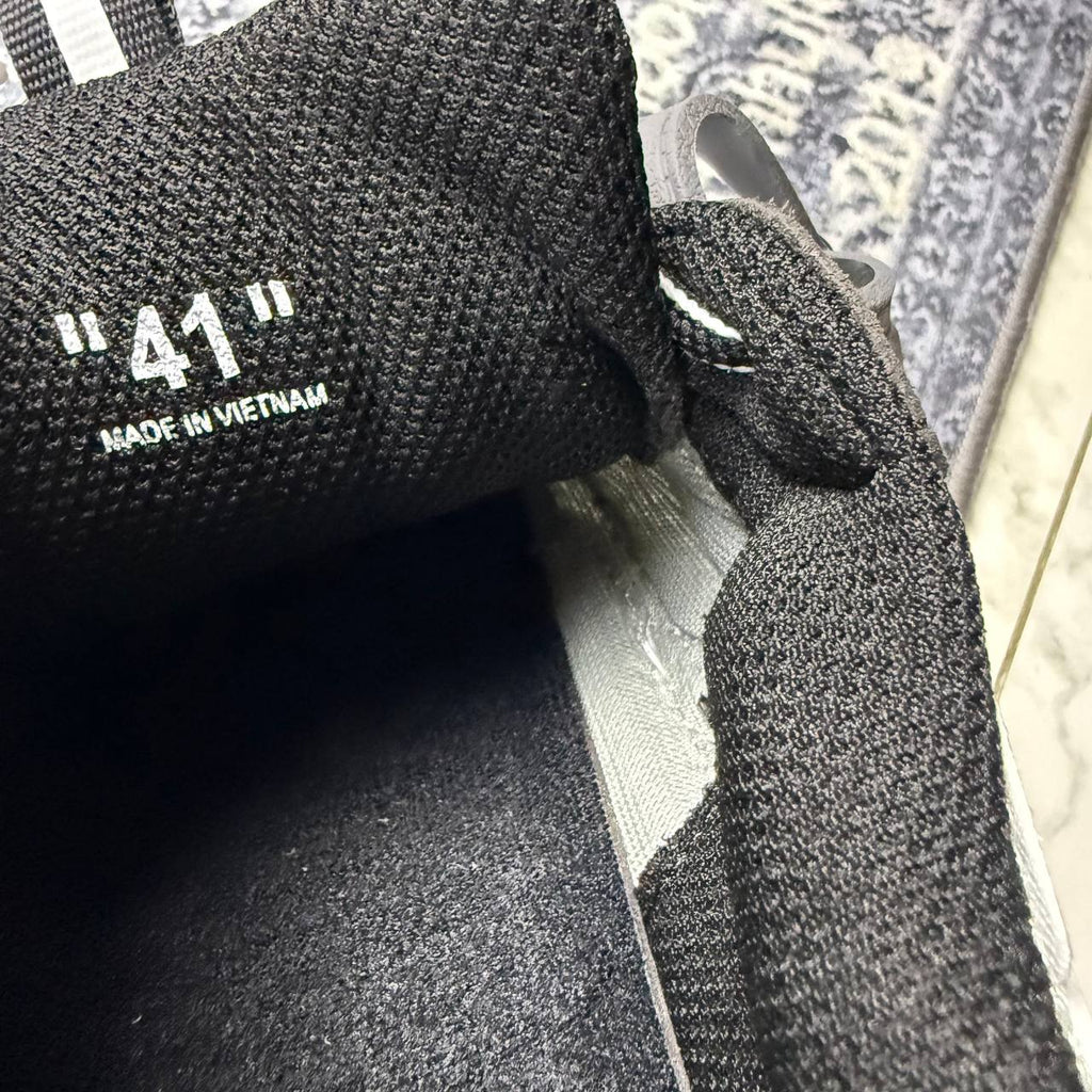 Off-White "be right back"