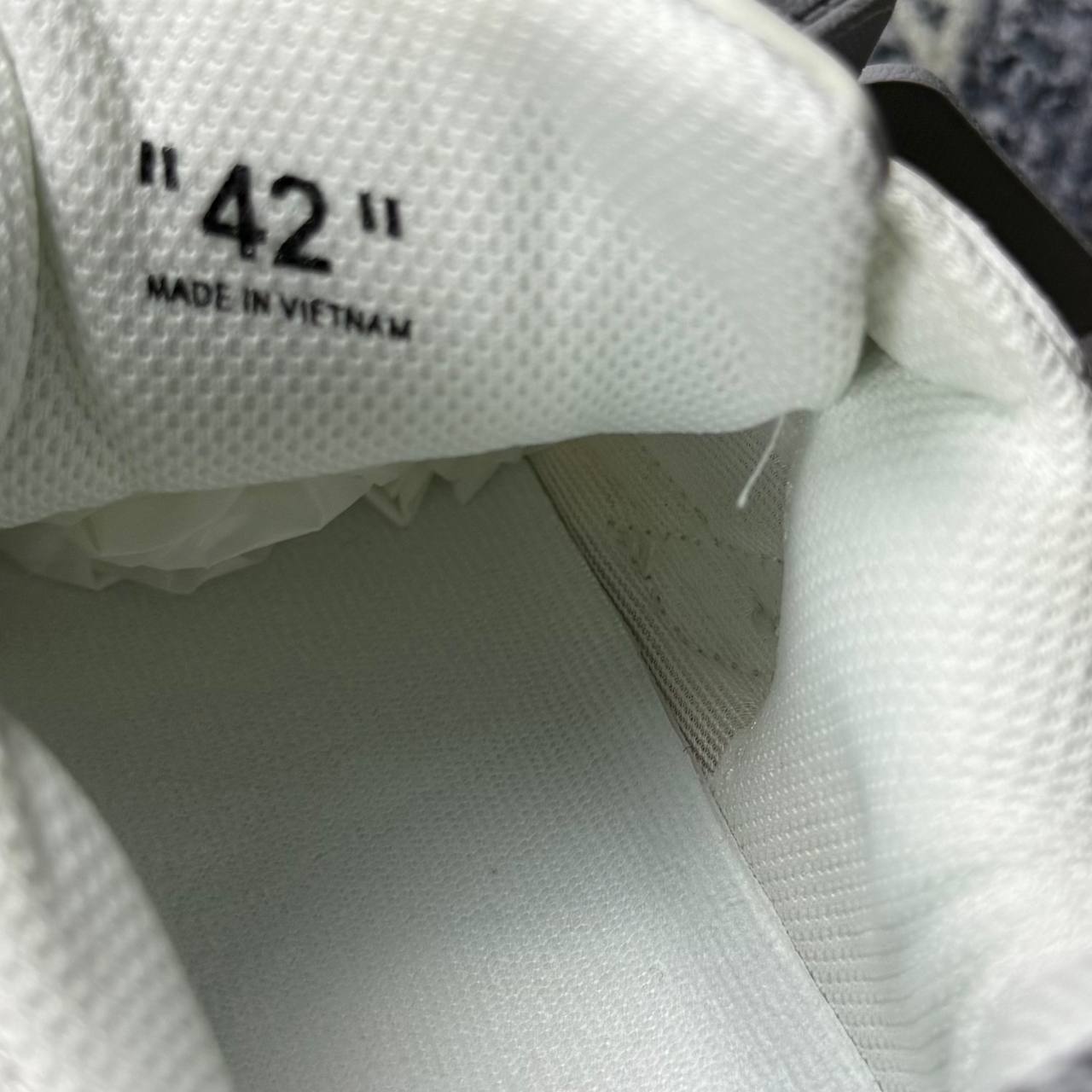 Off-White "be right back"