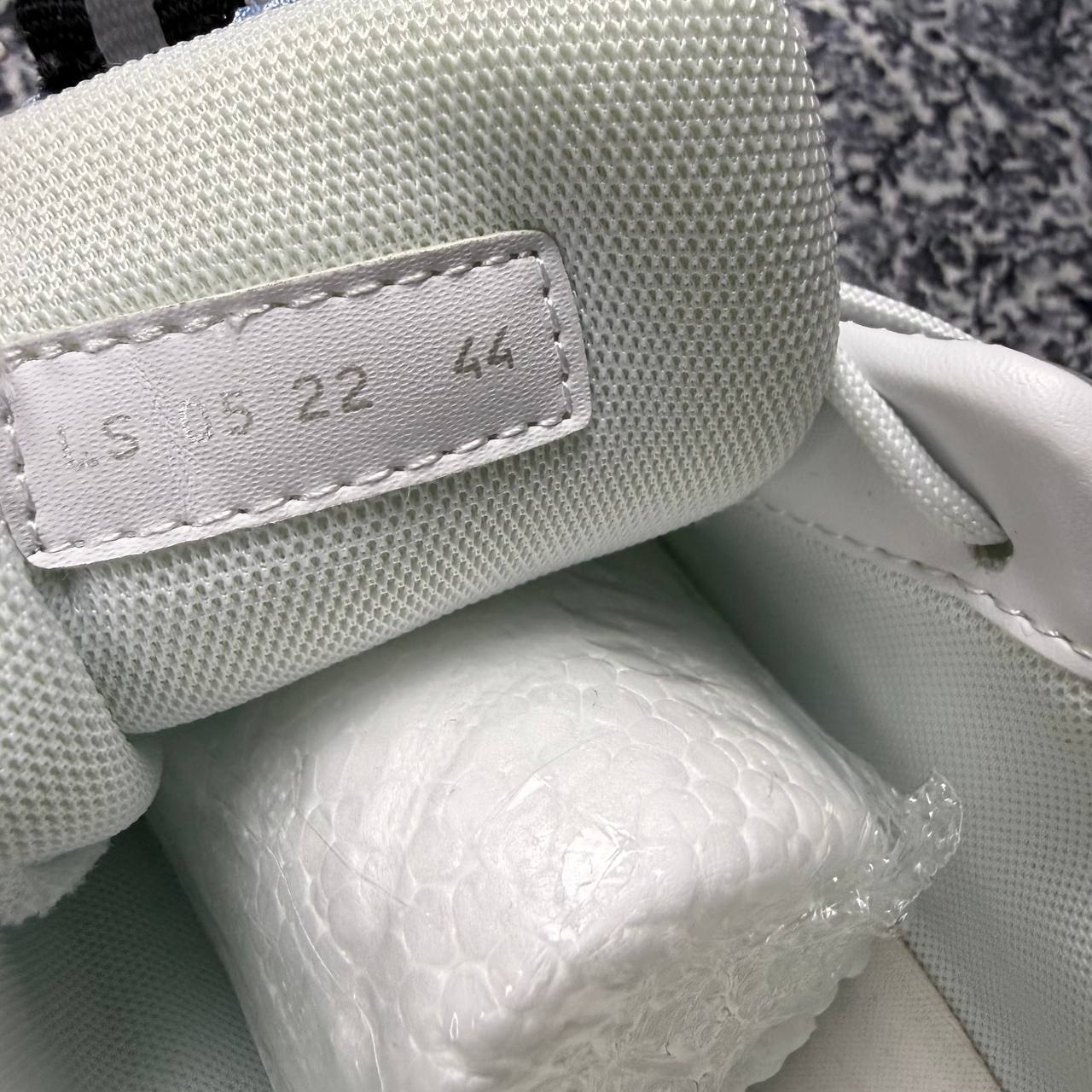 Dior b22