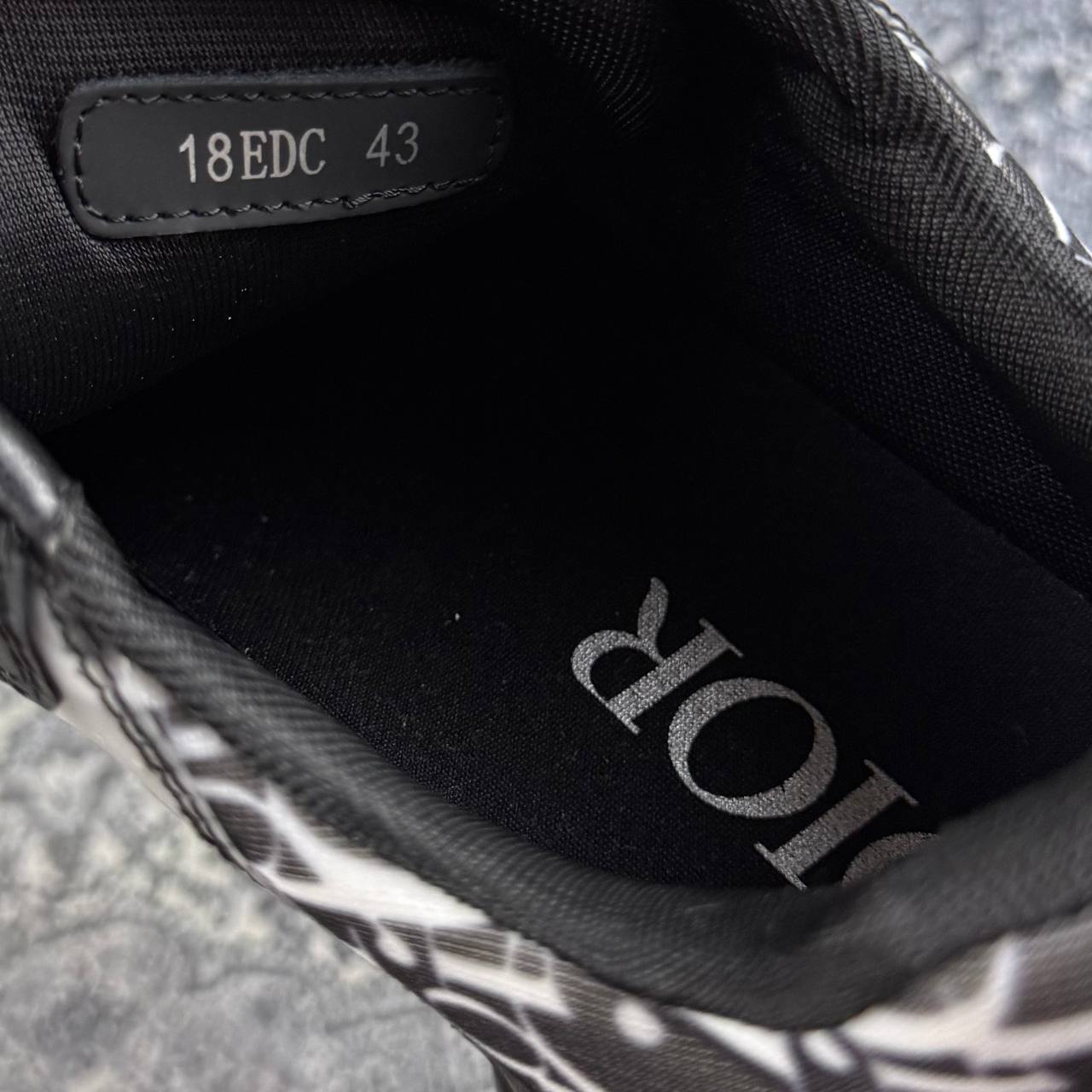 Dior b22